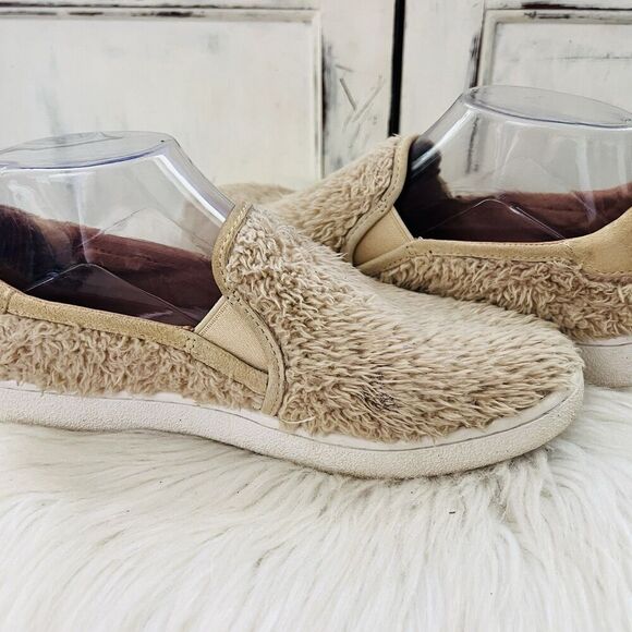 UGG Ricci Tan Neutral Furry Textured Slip on Loafers Womens Size 7.5 - Picture 4 of 8